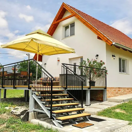 Nemeth Vendeghaz Apartment *